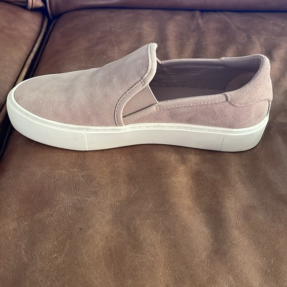 COPY - Ugg Slip On Platform Sneakers. Size 8. Suede Leather. Light wear. - Picture 2 of 4